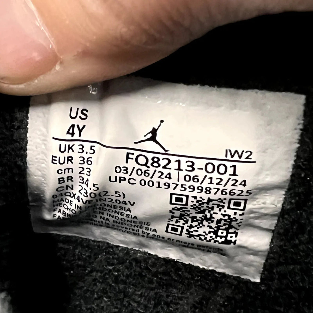 Jordan 4 Retro White Thunder (GS) - Preowned
