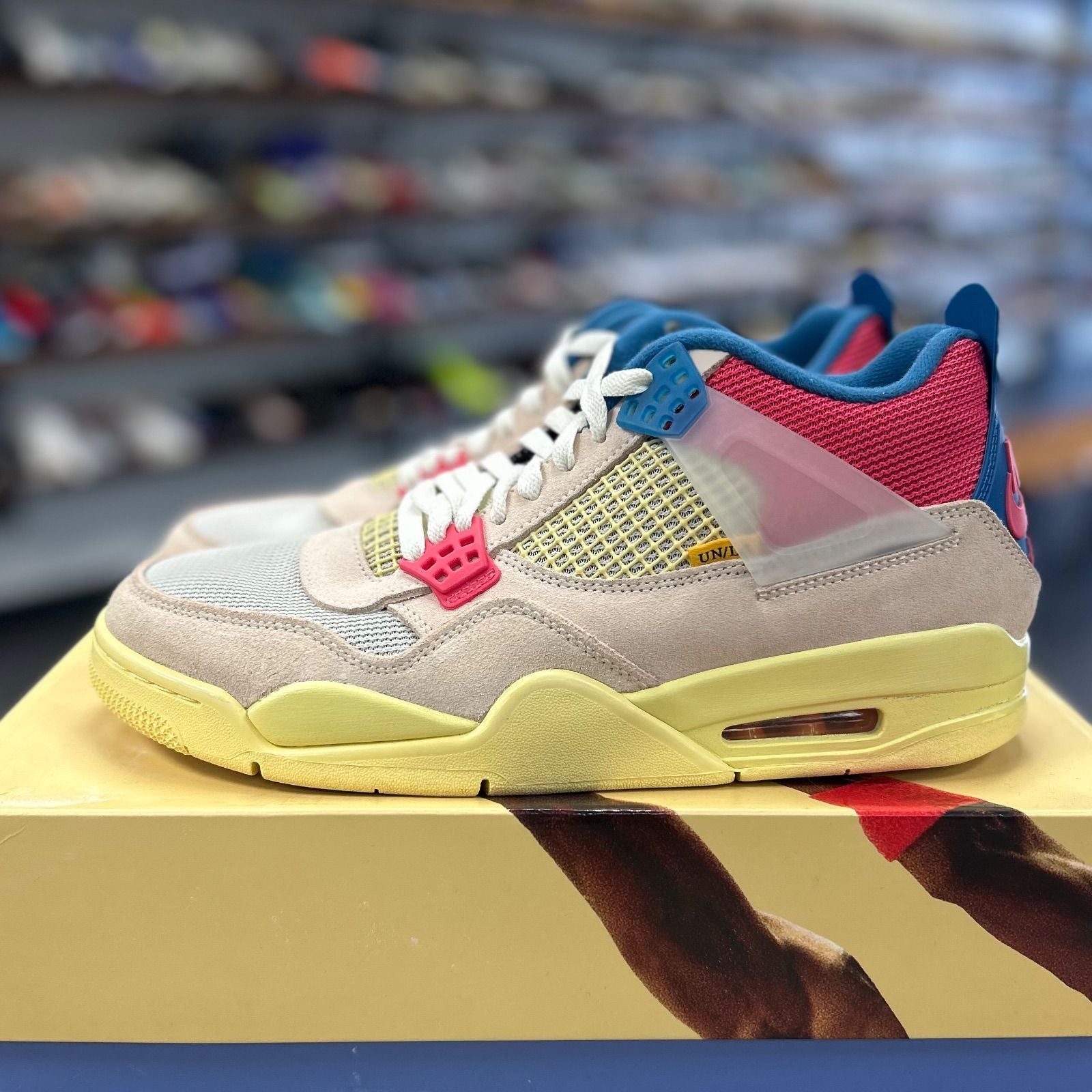 Jordan 4 Retro Union Guava Ice - Preowned