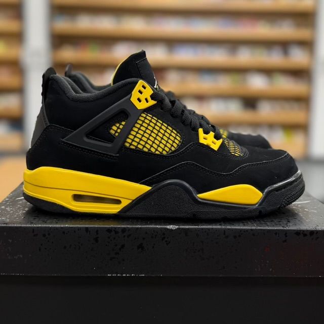 Jordan 4 Retro Thunder (2023) (GS) - Preowned