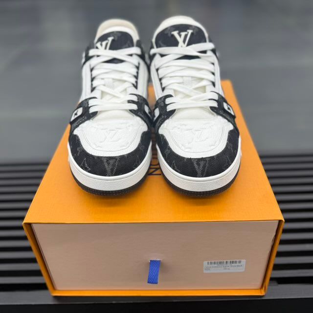 Louis Vuitton LV Trainer White Black - Preowned