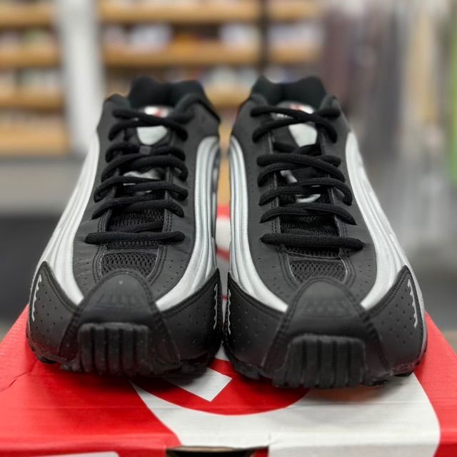Nike Shox R4 Black Metallic Silver (2025) - Preowned