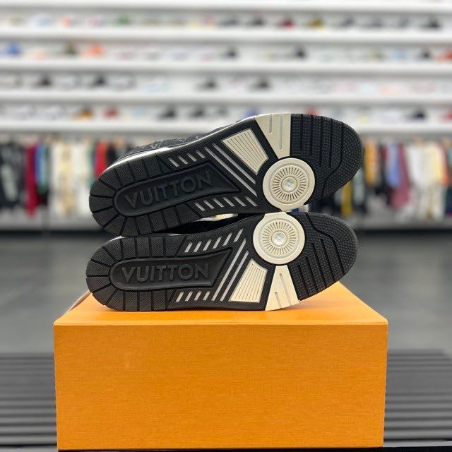 Louis Vuitton LV Trainer White Black - Preowned