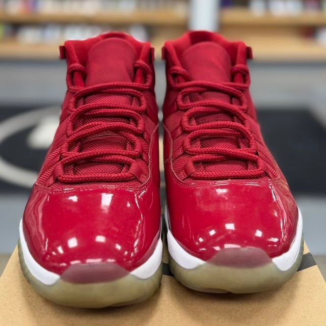 Jordan 11 Retro Win Like 96 - Preowned