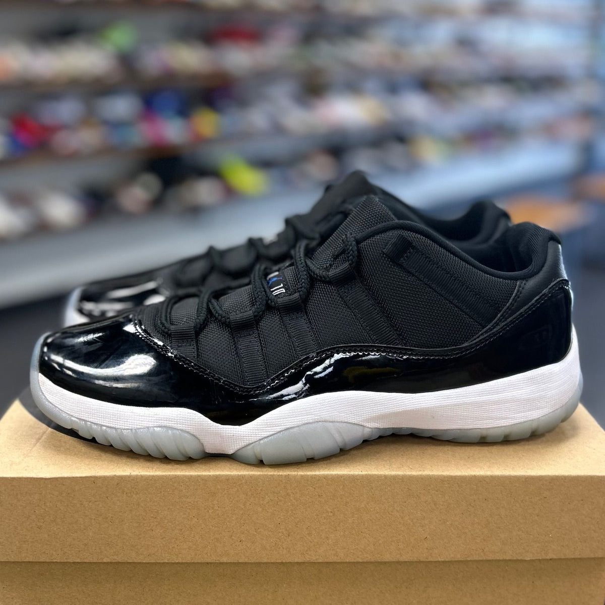 Jordan 11 Retro Low Space Jam - Preowned