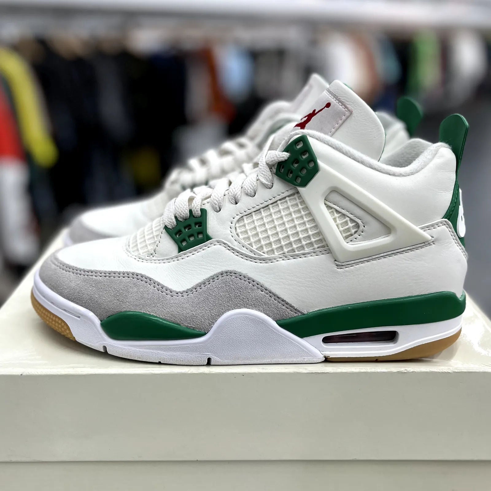 Jordan 4 Retro SB Pine Green - Preowned