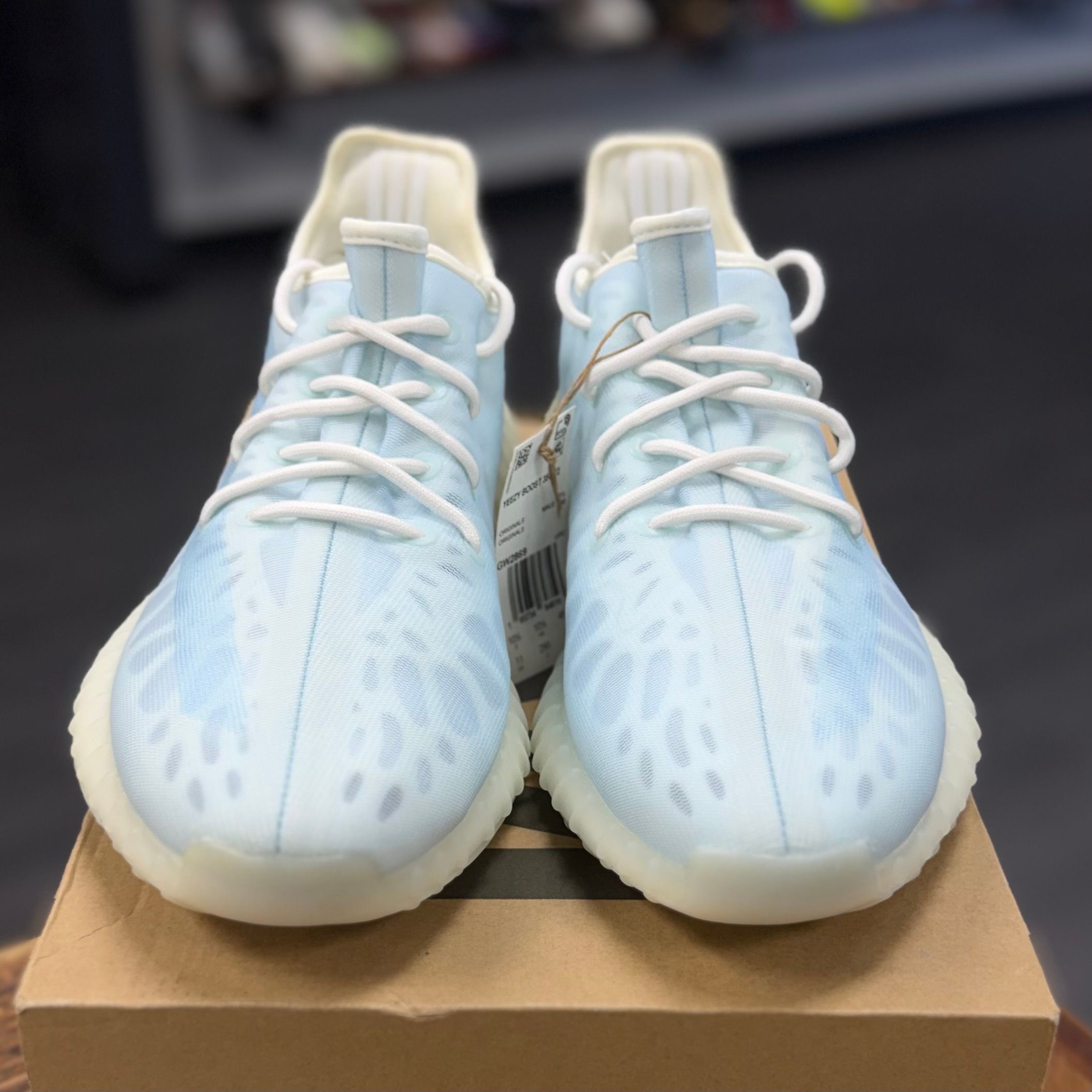 BRAND NEW STEAL - adidas Yeezy Boost 350 V2 Mono Ice