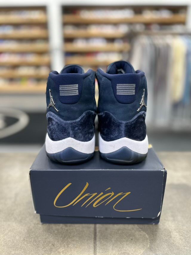 Jordan 11 Retro Midnight Navy (Women's) - Preowned