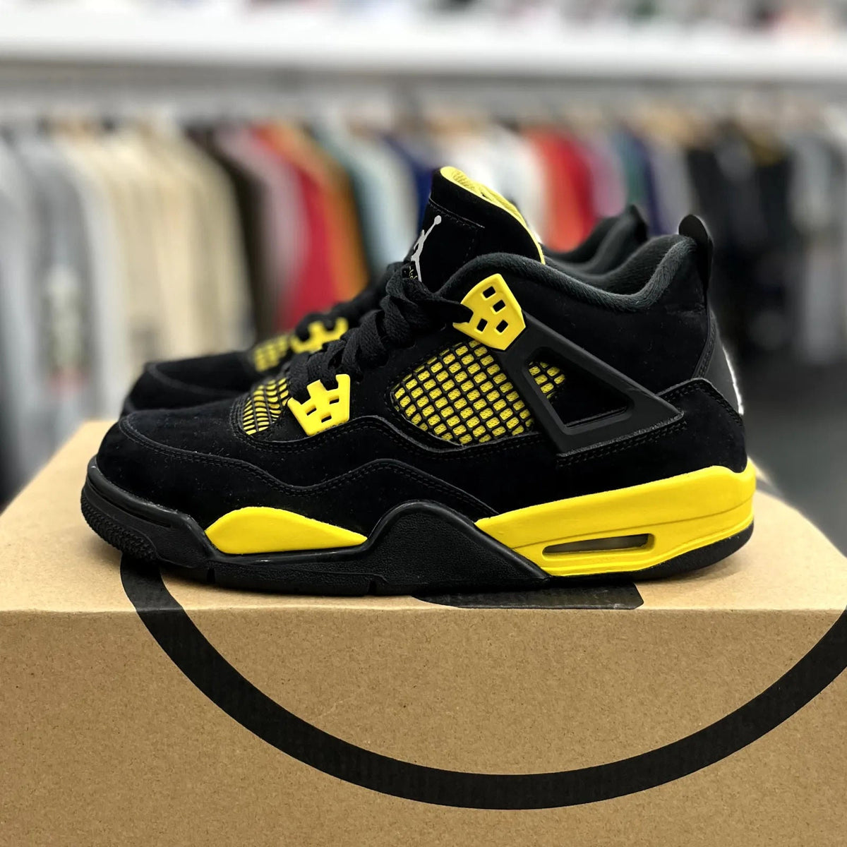 Jordan 4 Retro Thunder (2023) (GS) - Preowned