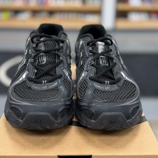 New Balance 740v2 Black Grey Silver - Preowned