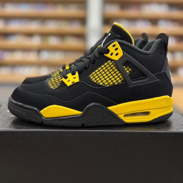 Jordan 4 Retro Thunder (2023) (GS) - Preowned