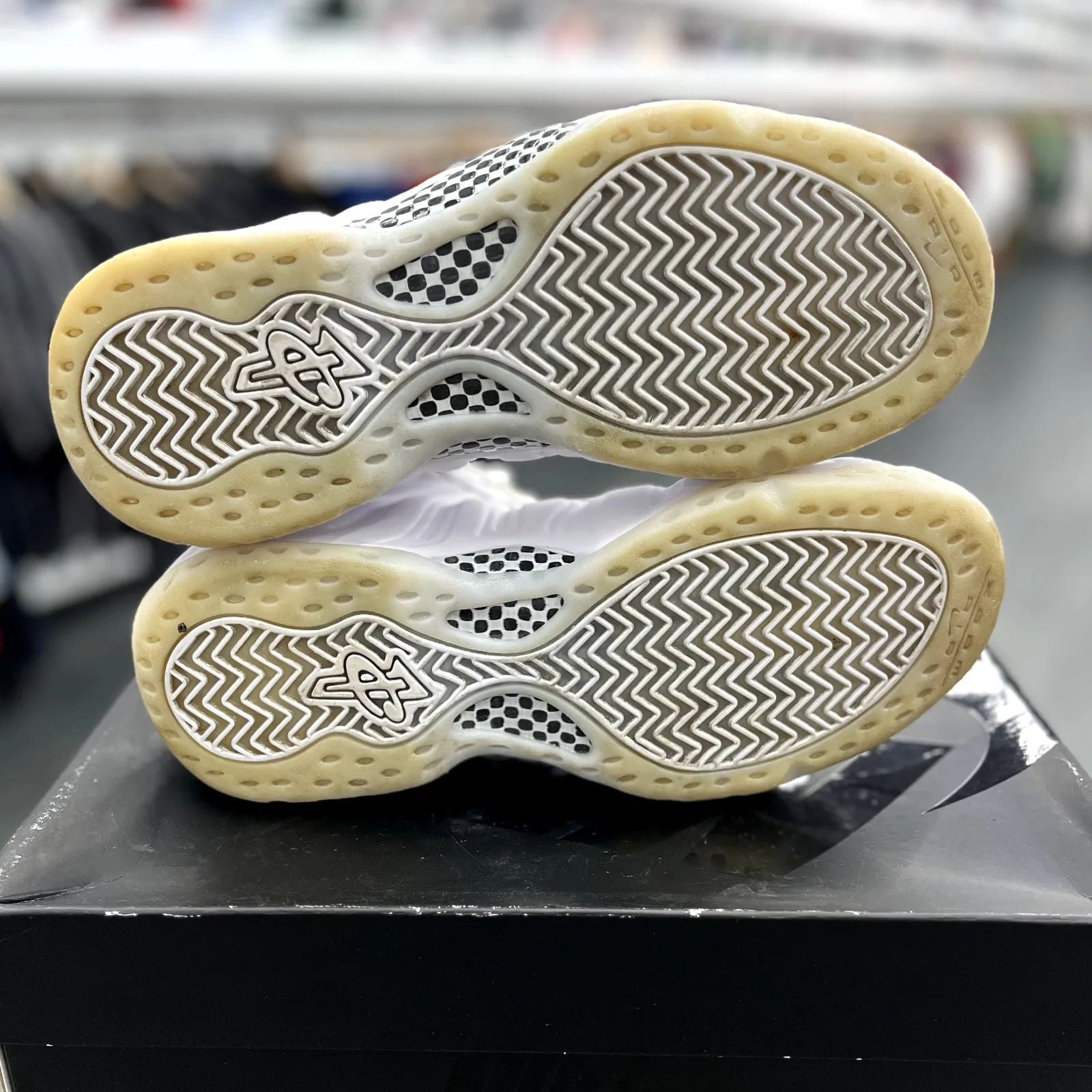 Nike Air Foamposite One Triple White - Preowned