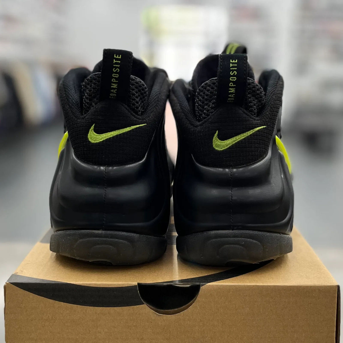 Nike Air Foamposite Pro Voltage (2026) - Preowned