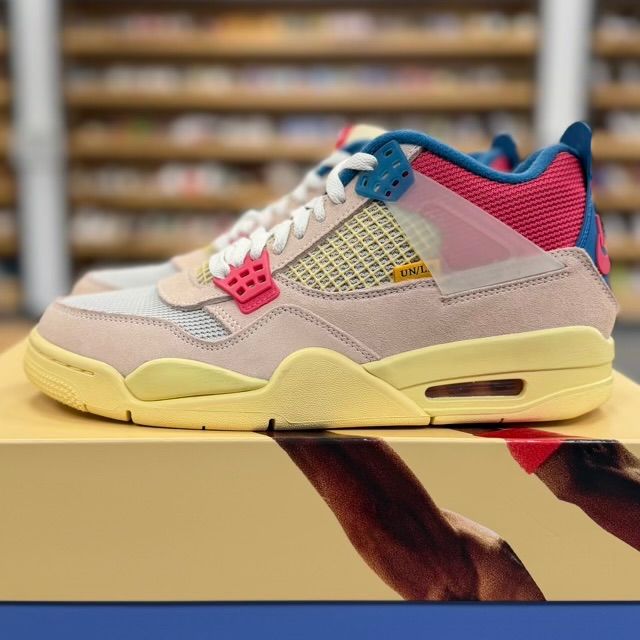Jordan 4 Retro Union Guava Ice - Preowned