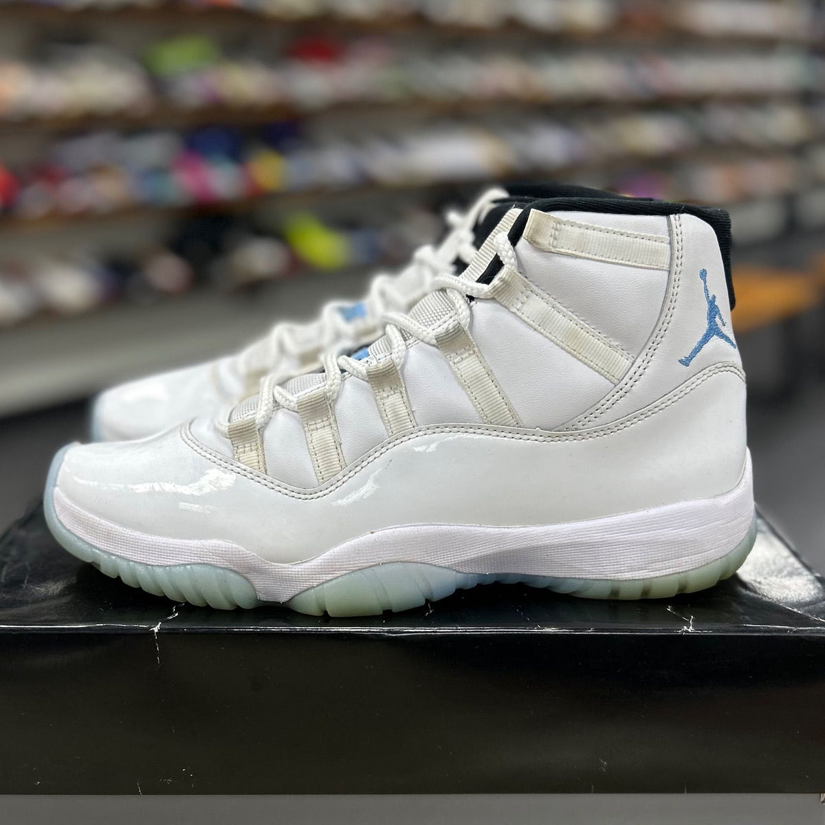 Jordan 11 Retro Legend Blue (2024) - Preowned