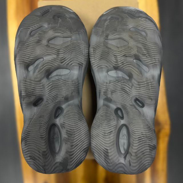 adidas Yeezy Foam RNR MX Granite - Preowned