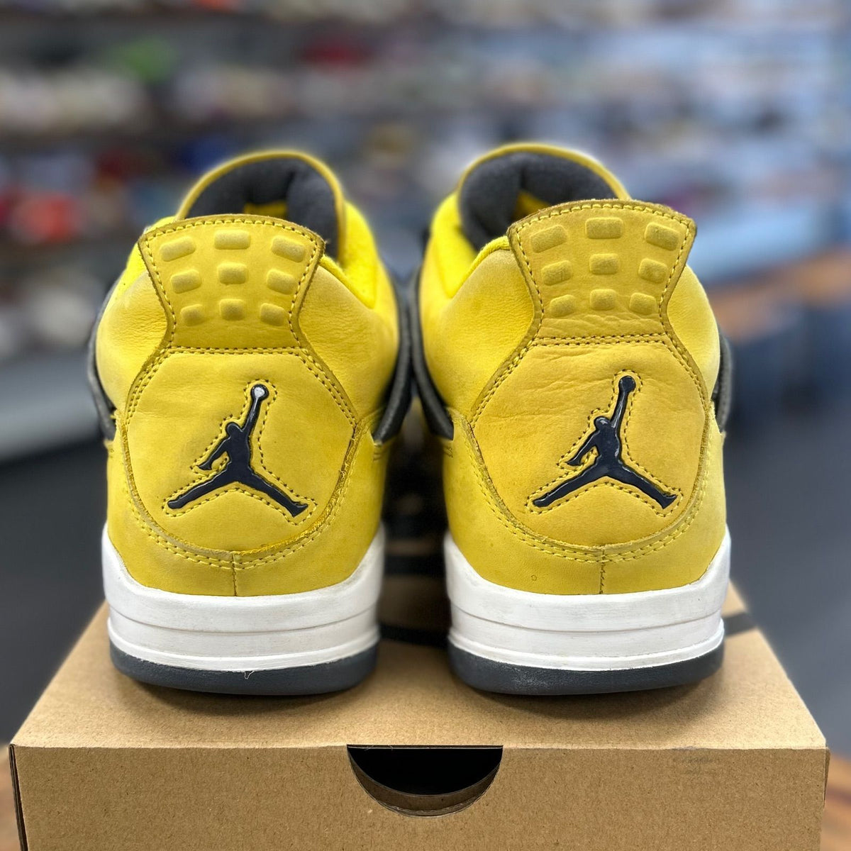 Jordan 4 Retro Lightning (2021) - Preowned