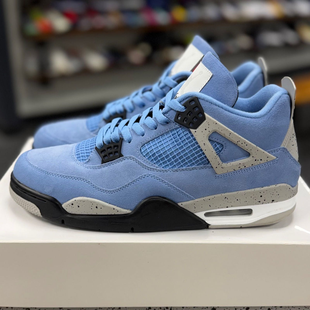 Jordan 4 Retro University Blue - Preowned