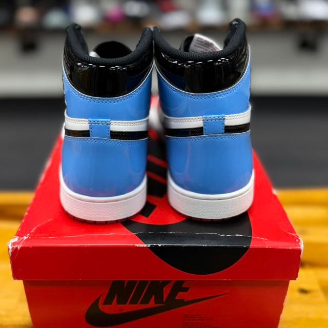 Jordan 1 Retro High Fearless UNC Chicago - Preowned