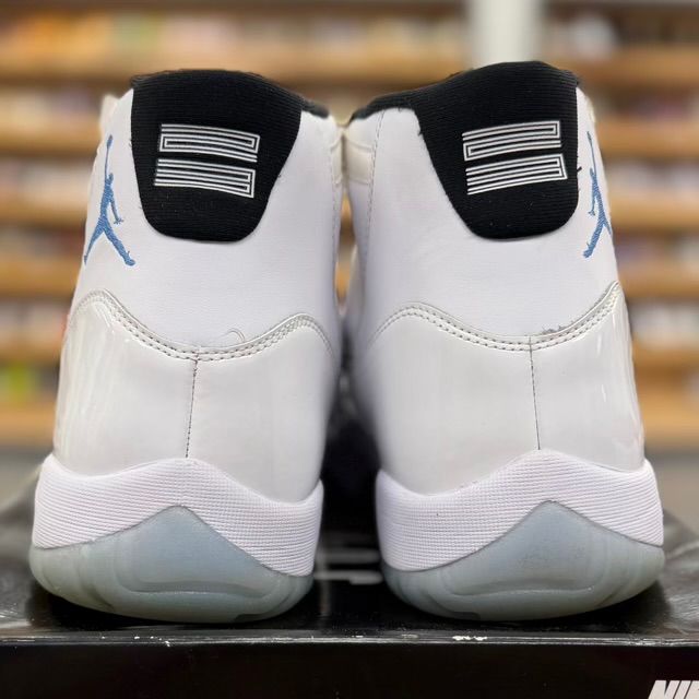 Jordan 11 Retro Legend Blue (2024) - Preowned