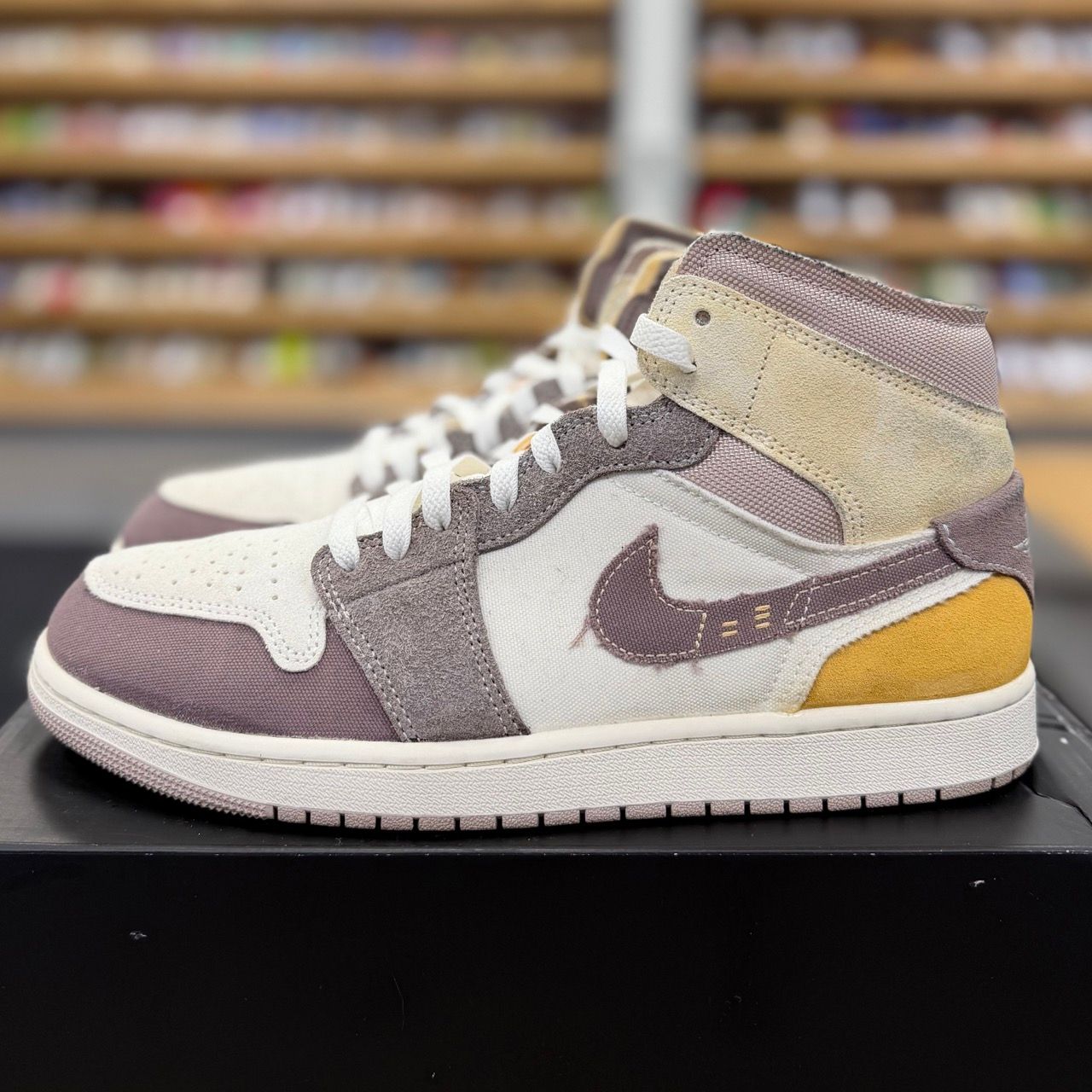 Air Jordan 1 Mid SE Craft Taupe Haze - Preowned