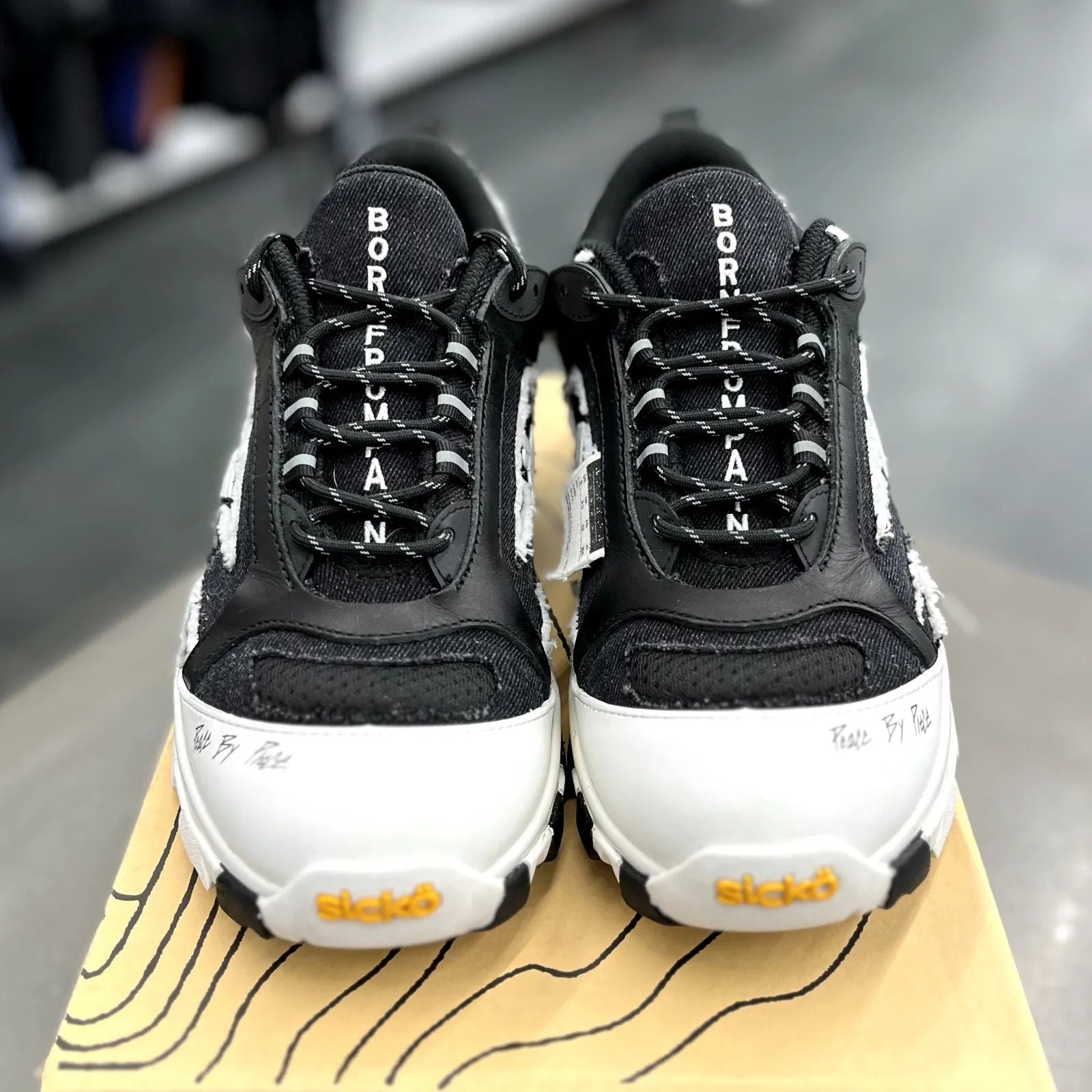 Sickö Vessel Hiking Shoes (Black/White) - Preowned
