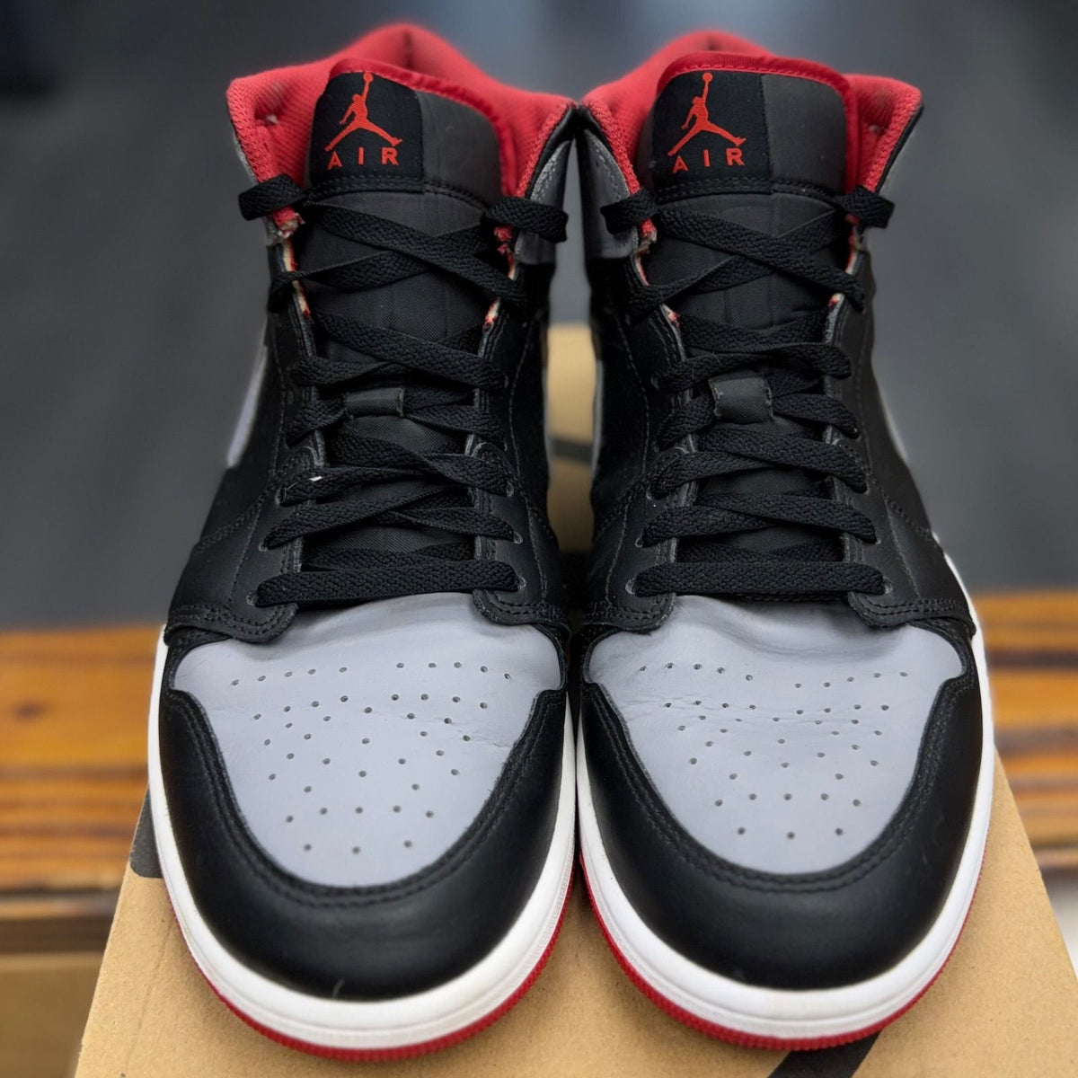 Jordan 1 Mid Bred Shadow - Preowned