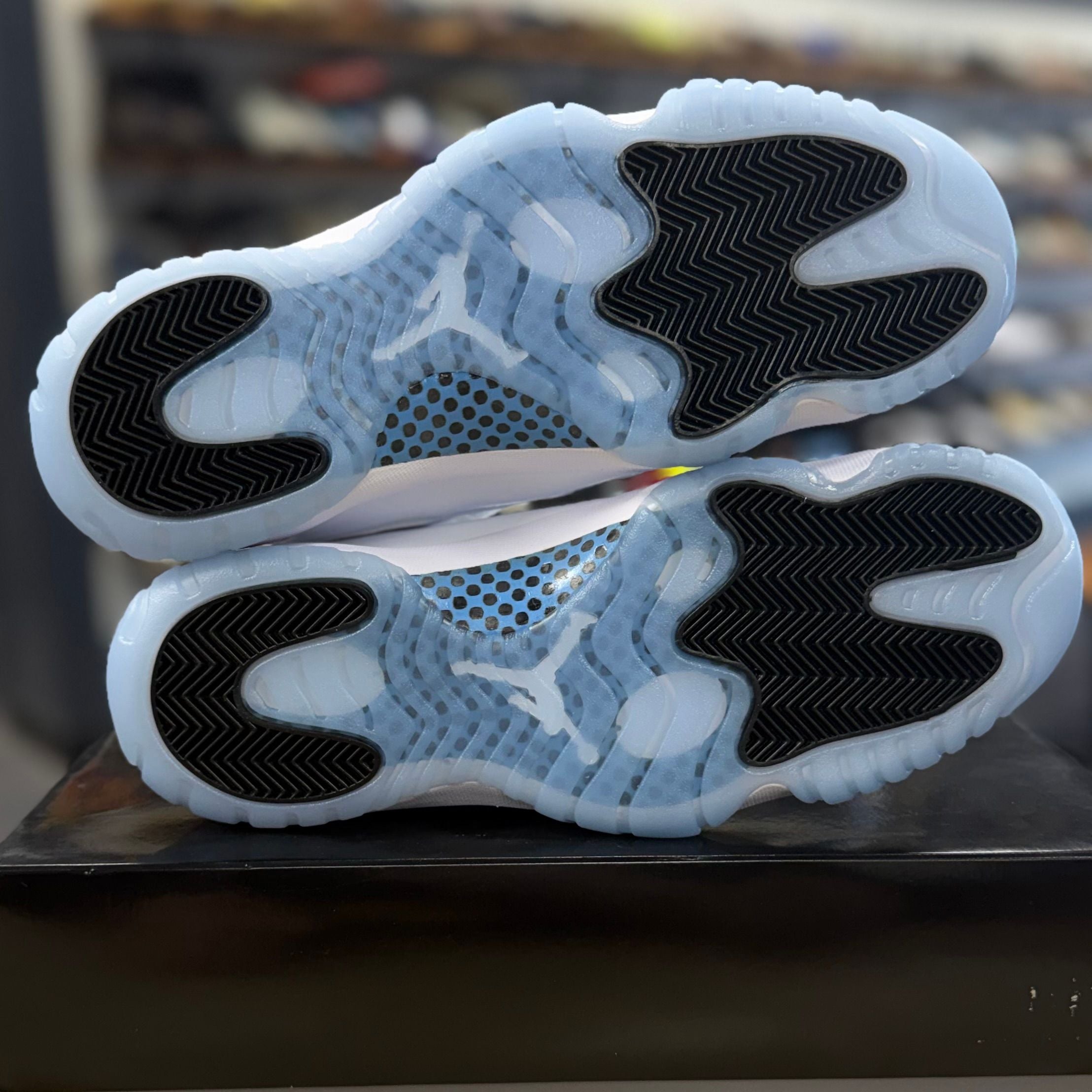 BRAND NEW STEAL - Jordan 11 Retro Legend Blue (2024)