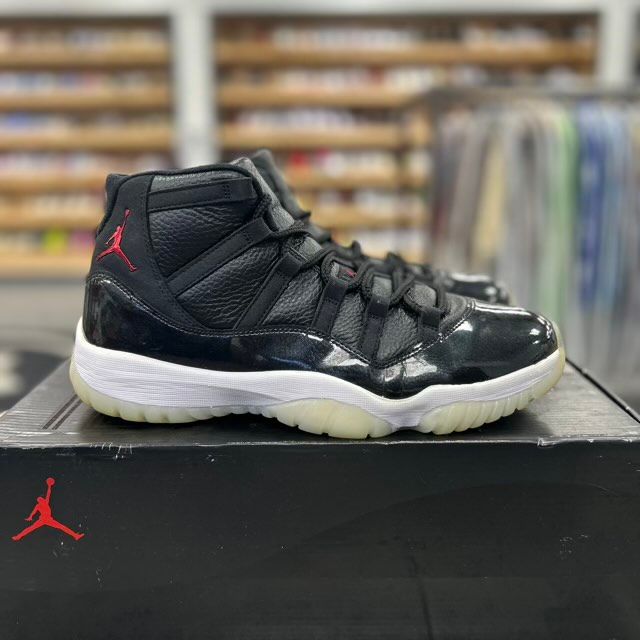 Jordan 11 Retro 72-10 - Preowned