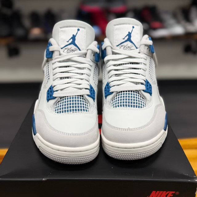 Jordan 4 Retro Military Blue (2024) - Preowned