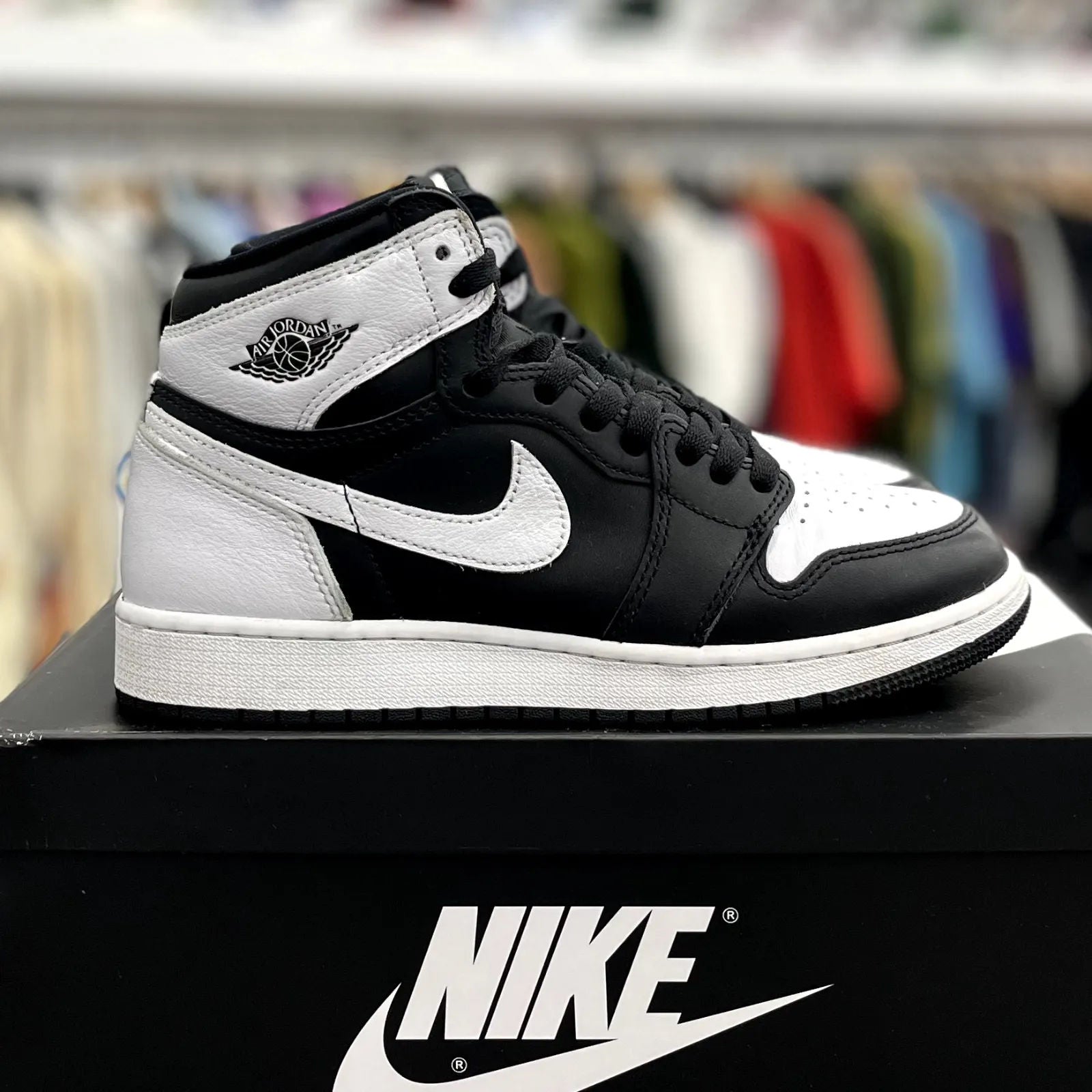 Jordan 1 Retro High OG Black White (GS) - Preowned