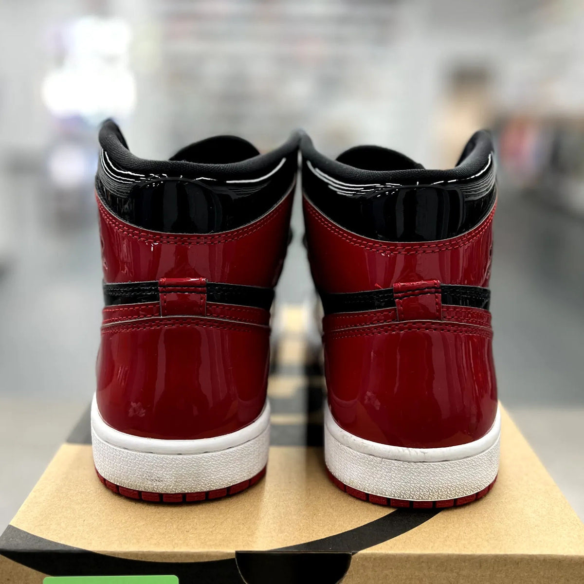 Jordan 1 Retro High OG Patent Bred - Preowned