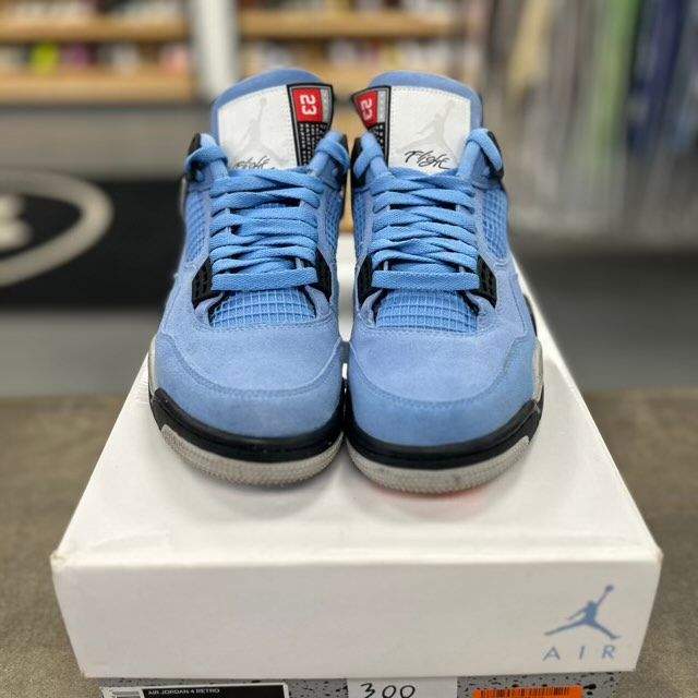Jordan 4 Retro University Blue - Preowned