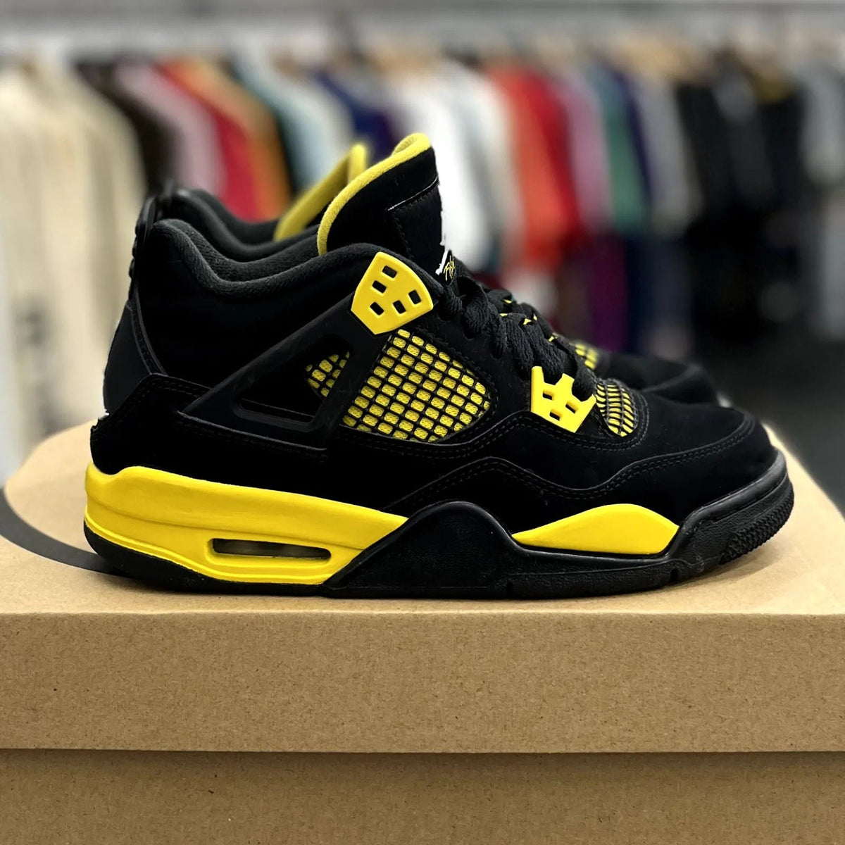 Jordan 4 Retro Thunder (2023) (GS) - Preowned