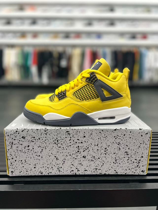 Jordan 4 Retro Lightning (2021) - Preowned