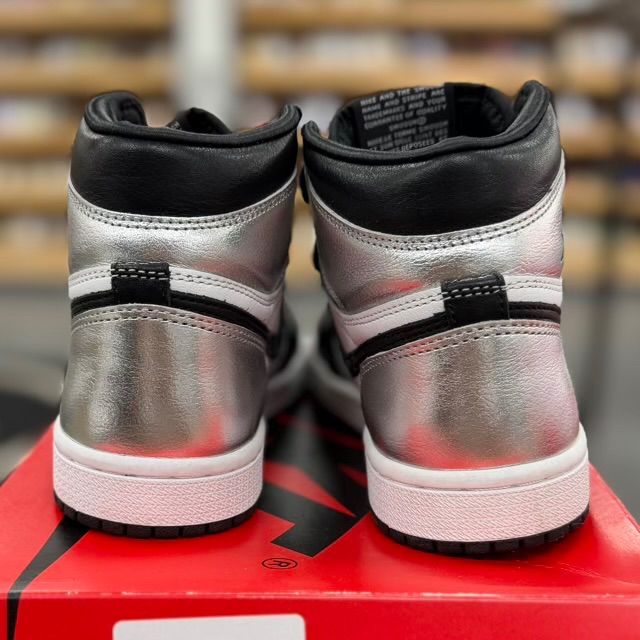 Jordan 1 Retro High Silver Toe (Women's) - Preowned
