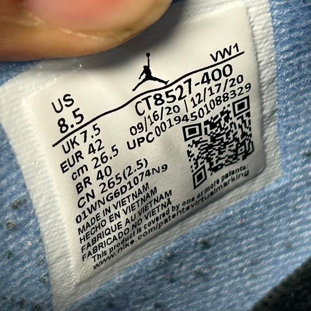 Jordan 4 Retro University Blue - Preowned