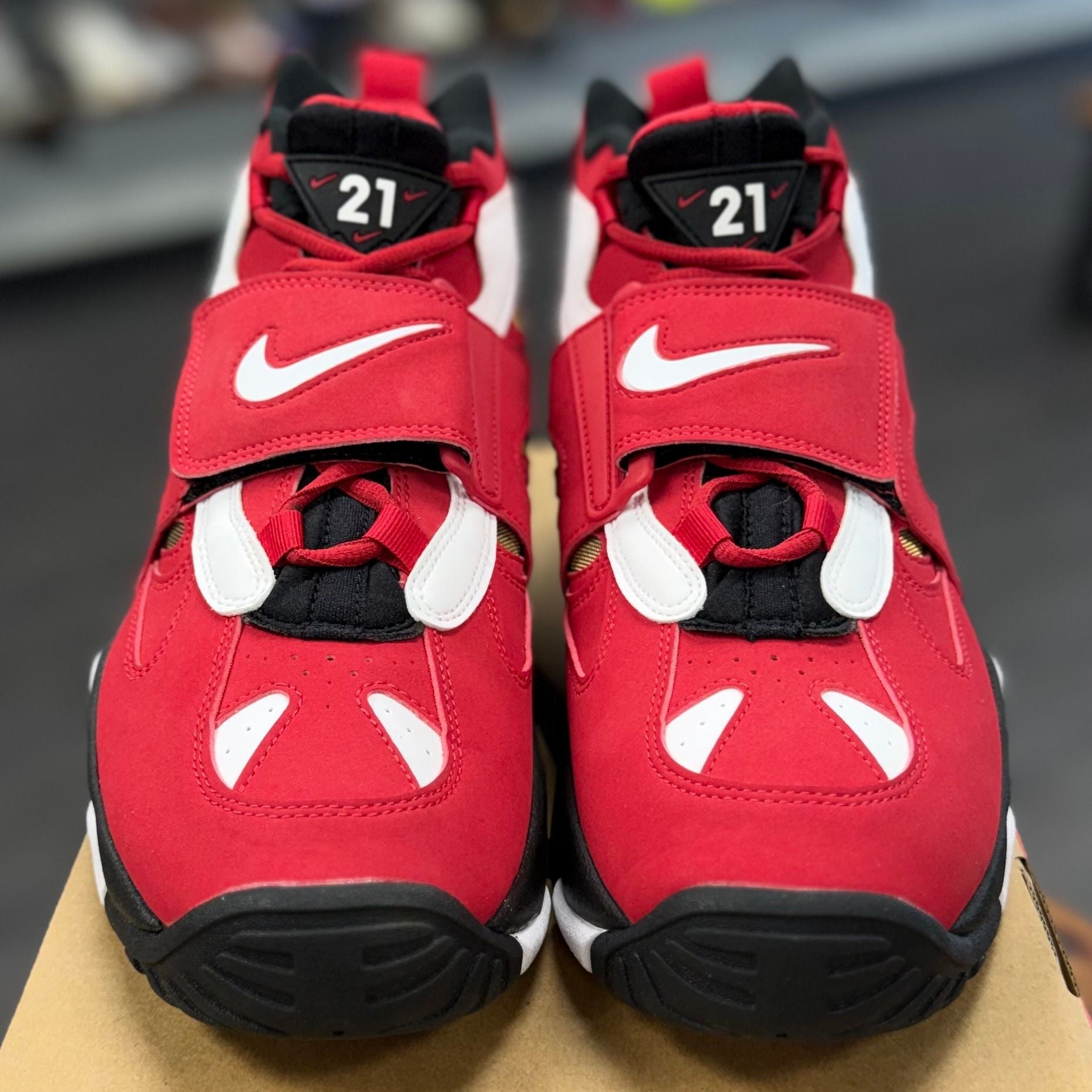 Nike Air Diamond Turf 2 Red Gold (2026) - Preowned