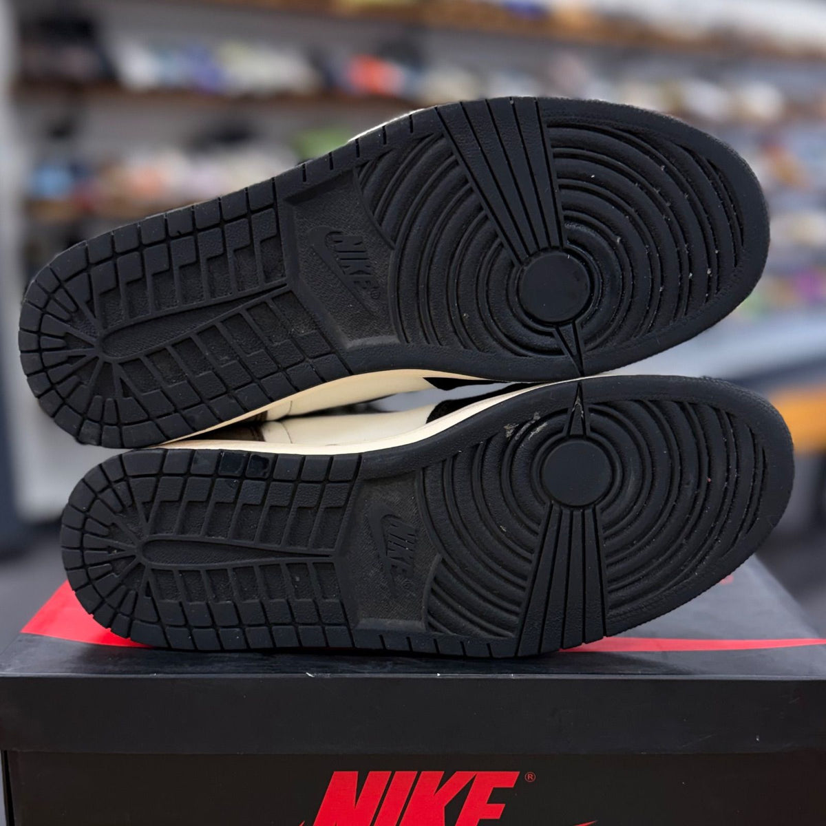 Jordan 1 Retro High Dark Mocha - Preowned