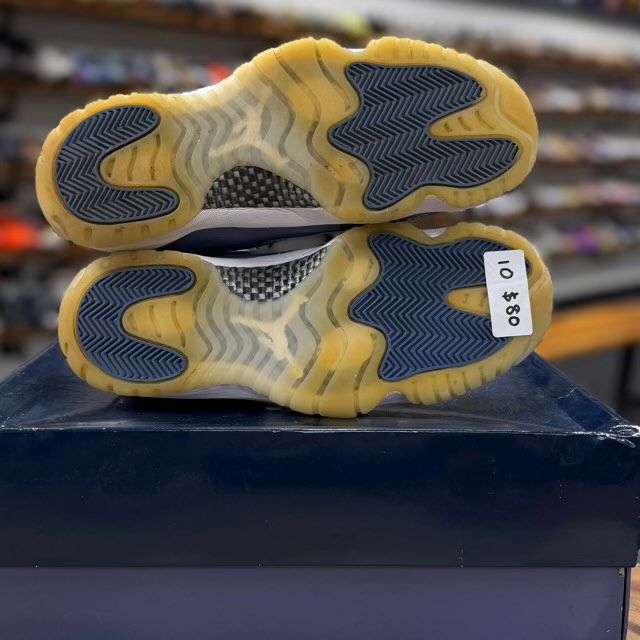 Jordan 11 Retro Low Diffused Blue - Preowned