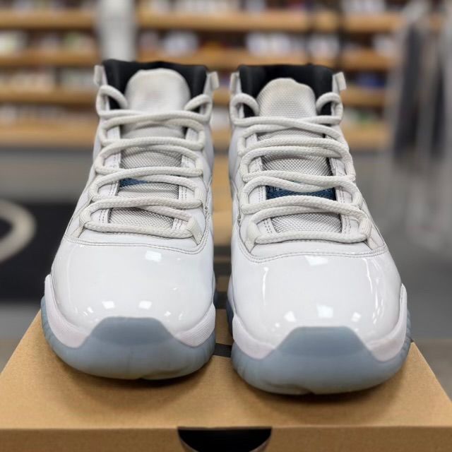 Jordan 11 Retro Legend Blue (2024) - Preowned