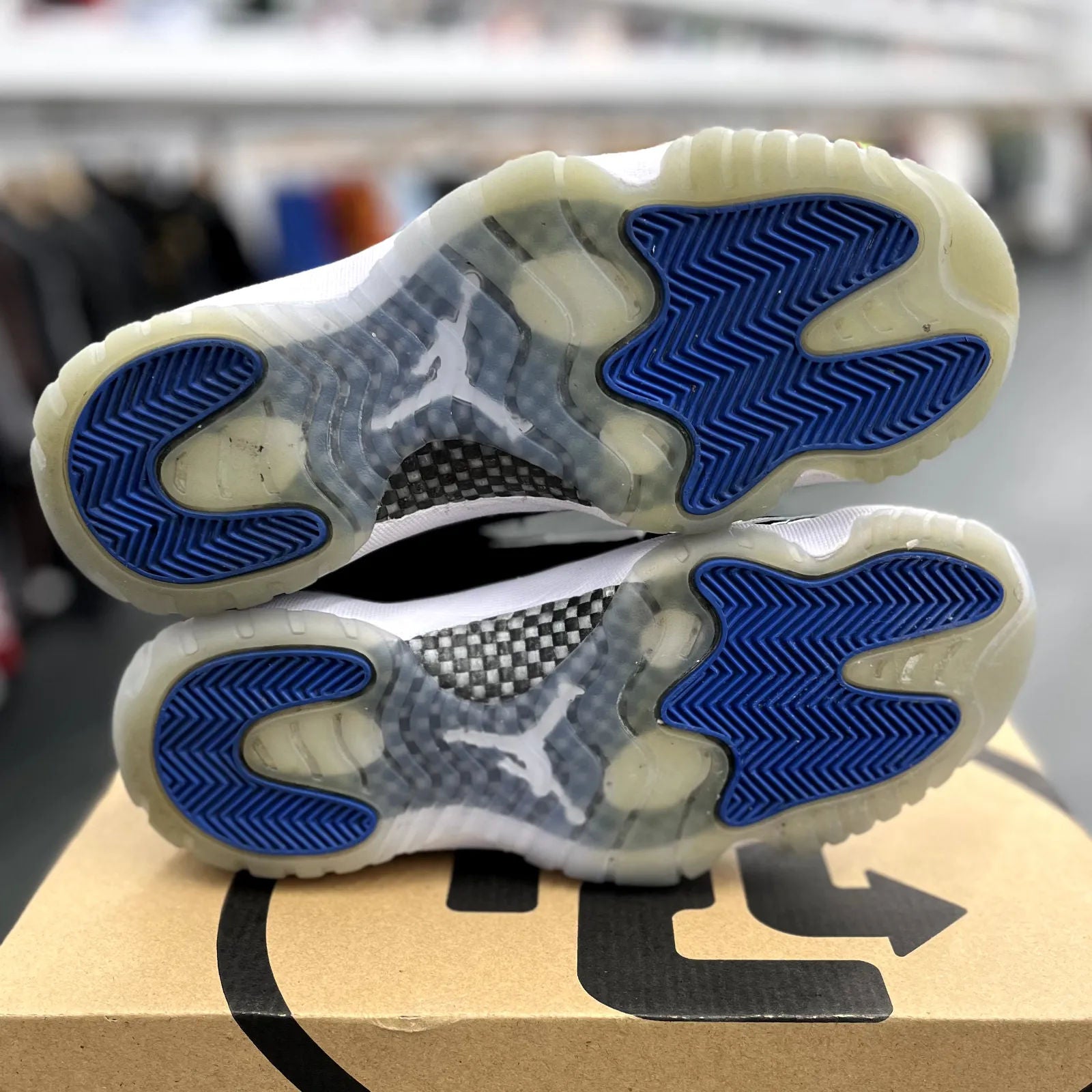 Jordan 11 Retro Low Space Jam - Preowned