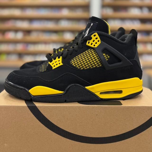 Jordan 4 Retro Thunder (2023) - Preowned