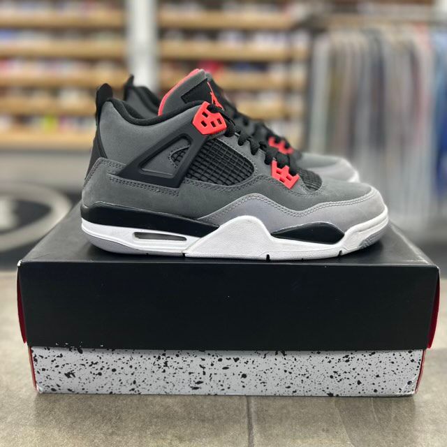 Jordan 4 Retro Infrared (GS) - Preowned