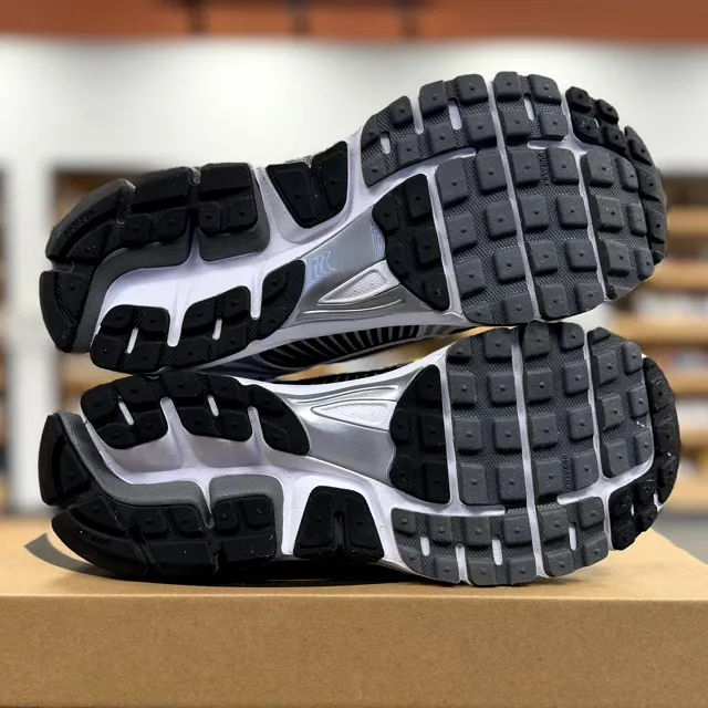 Nike Zoom Vomero 5 SE SP Dark Grey Black White - Preowned