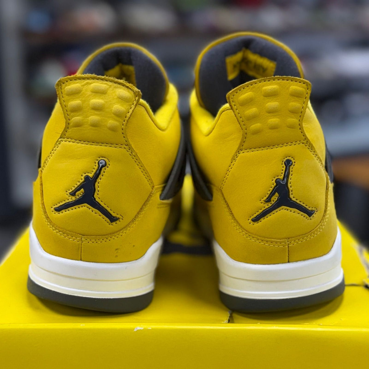 Jordan 4 Retro Lightning (2021) - Preowned