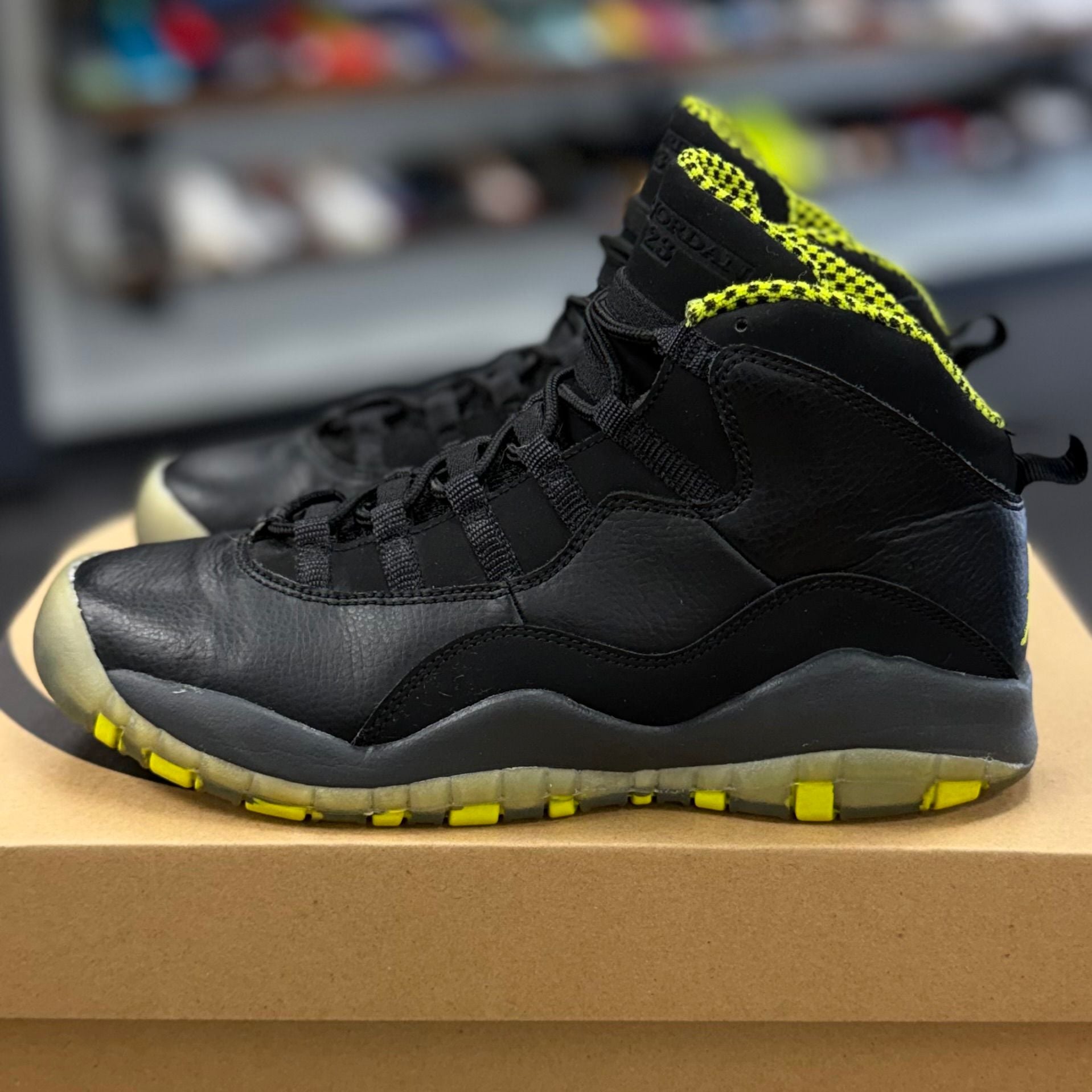 Jordan 10 Retro Venom (GS) - Preowned