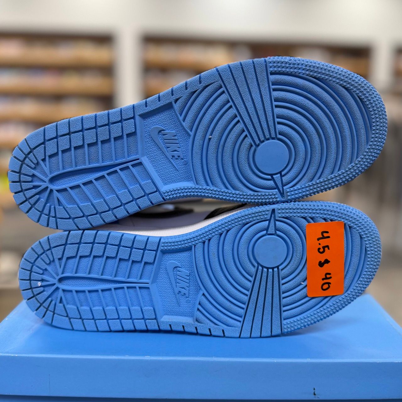 Jordan 1 Retro High OG UNC Toe (GS) - Preowned