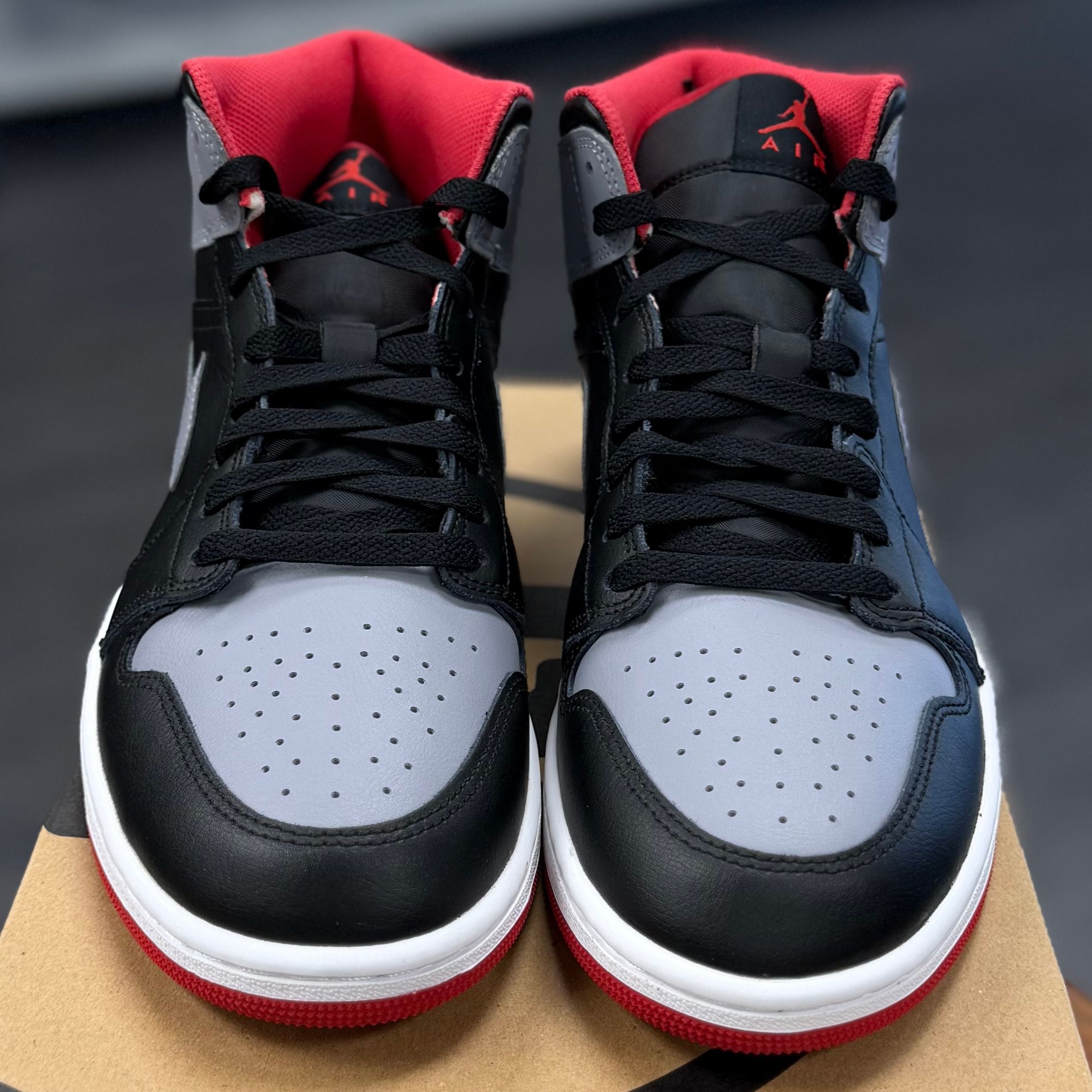 BRAND NEW STEAL - Jordan 1 Mid Bred Shadow