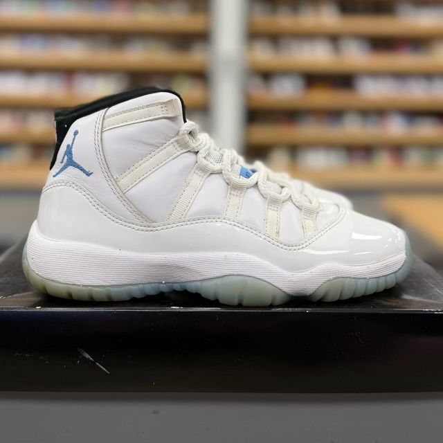 Jordan 11 Retro Legend Blue (2024) (GS) - Preowned