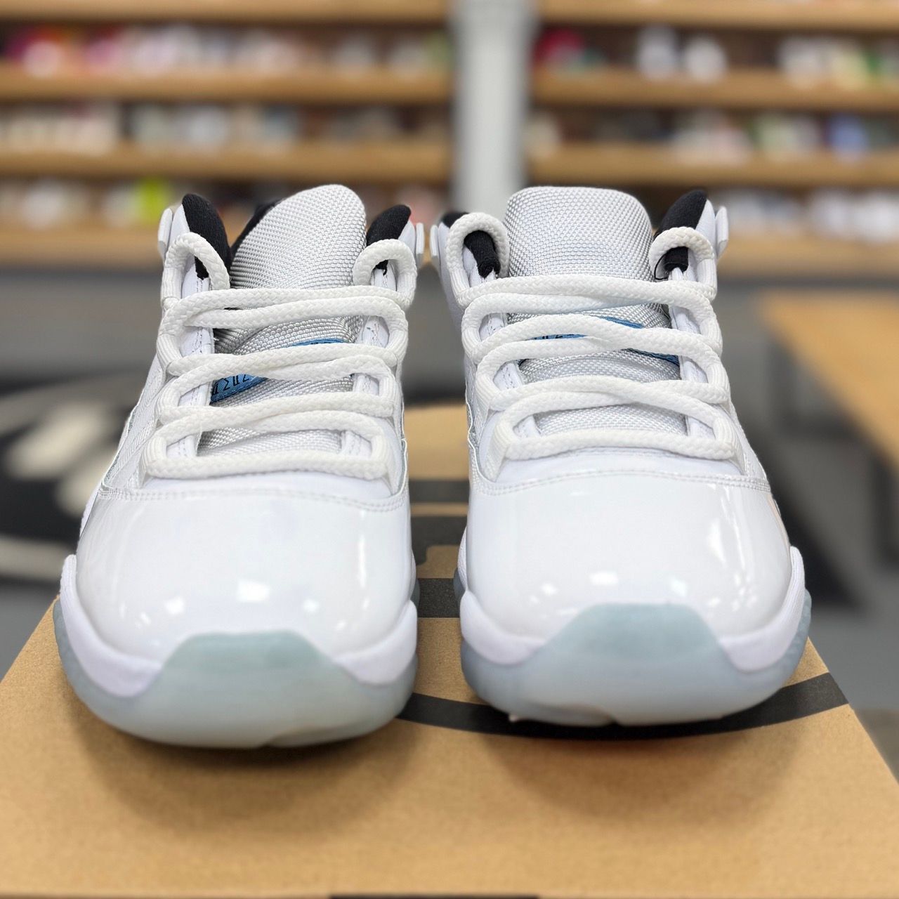 Jordan 11 Retro Low Legend Blue - Preowned